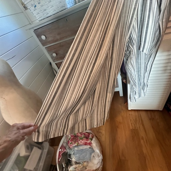 GAP Striped Sleeveless jumpsuitsuit - Picture 5 of 5